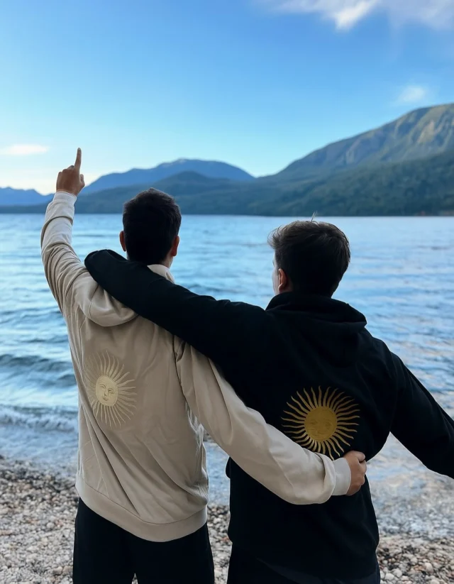 🌞los buzos que siguen recorriendo lugares
x @sbdar 
somoshoodie.com/tienda
Envíos a todo el país!🇦🇷